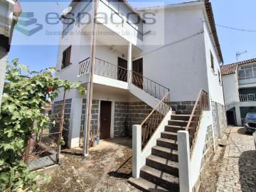 Moradia em Lavacolhos