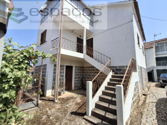 Moradia em Lavacolhos