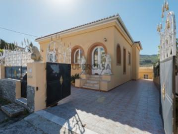 Moradia em Loures com 6 quartos e ótimos acessos
