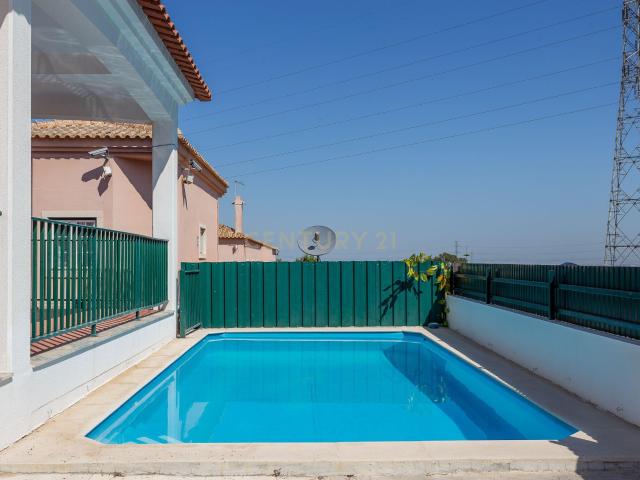 Moradia em Palmela, com Garagem, Piscina e Jardim