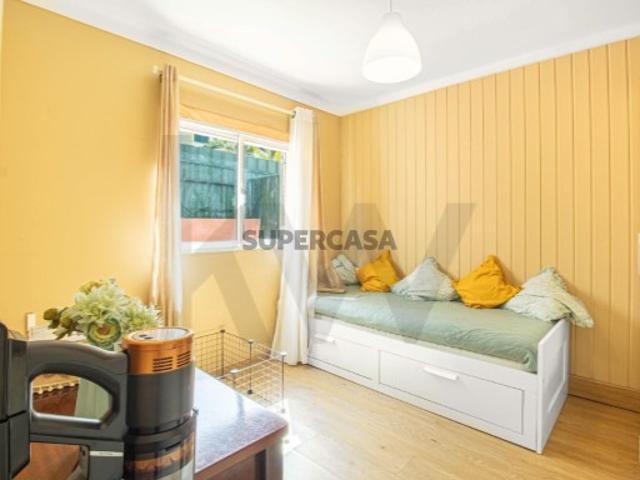 Moradia em Palmela com Vista para o Castelo | Oportunidade Única de Habitação e Investimento