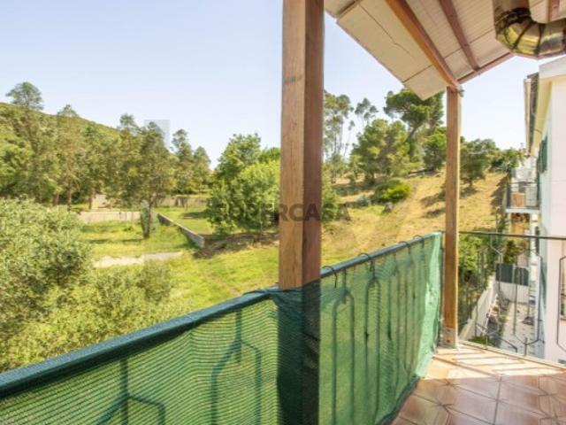 Moradia em Palmela com Vista para o Castelo | Habitação e Investimento
