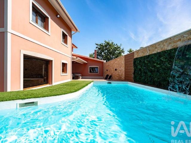 Moradia em Parceiros e Azoia de 234 m² 234m² Leiria, Pousos, Barreira e Cortes