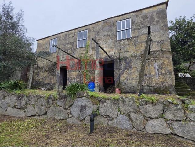 Moradia em pedra mais terreno para venda em Frende