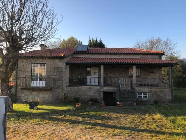 Moradia em Pedra com 2640m2 terreno e com uma ruína para restauro