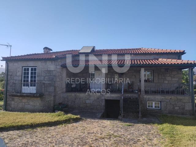 Moradia em Pedra com 2640m2 terreno e com uma ruína para res. 87m² Couto de Baixo e Couto de Cima