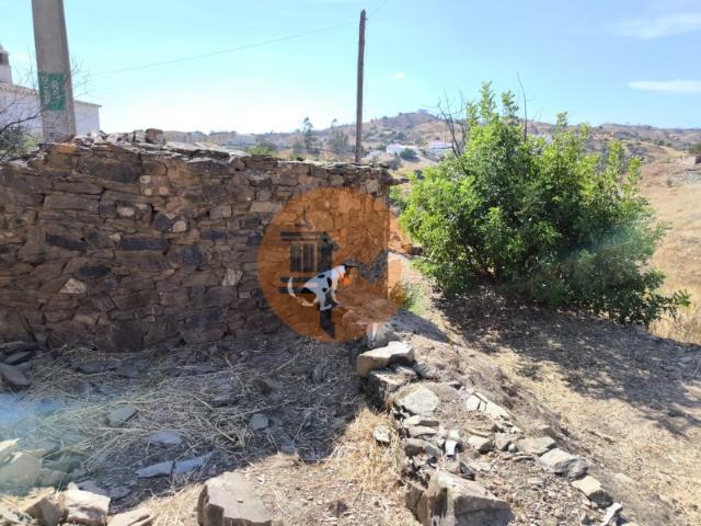 MORADIA EM PEDRA COM TERRENO DE 200 M2 COM PROJECTO FAZ FATO TAVIRA ALGARVE