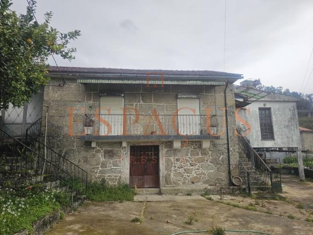 Moradia em Pedra com charme para restauro