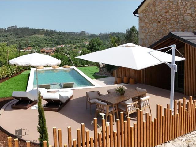 Moradia em Pedra com piscina