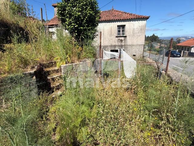 Moradia para renovação com Terreno e Projeto Turístico Aprovado – Serdedelo, Ponte de Lima
