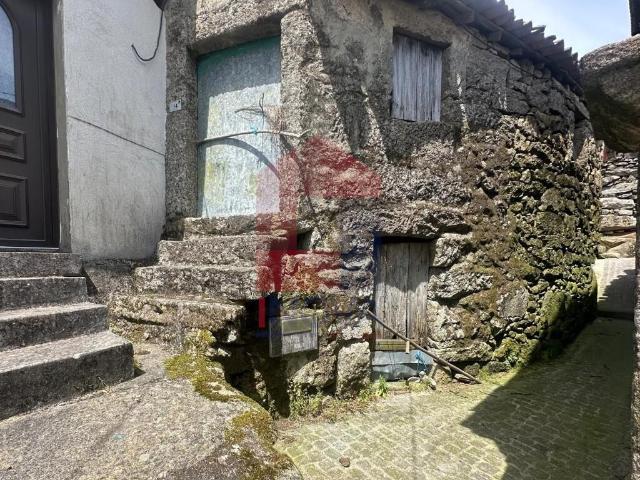 Moradia em Pedra, Ermida