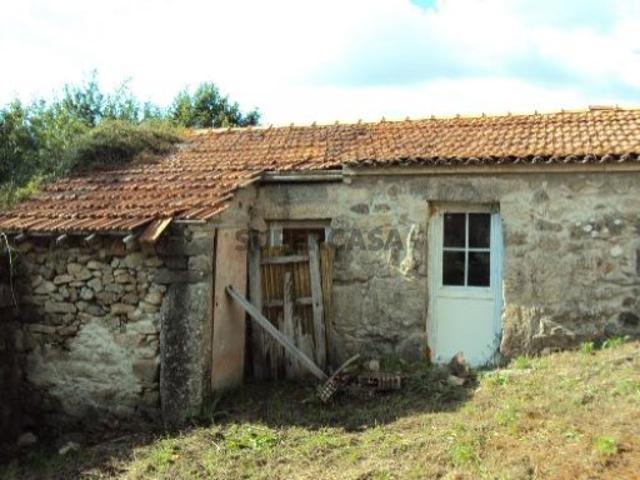 Moradia em pedra p/ reconstruir em Paredes de Coura
