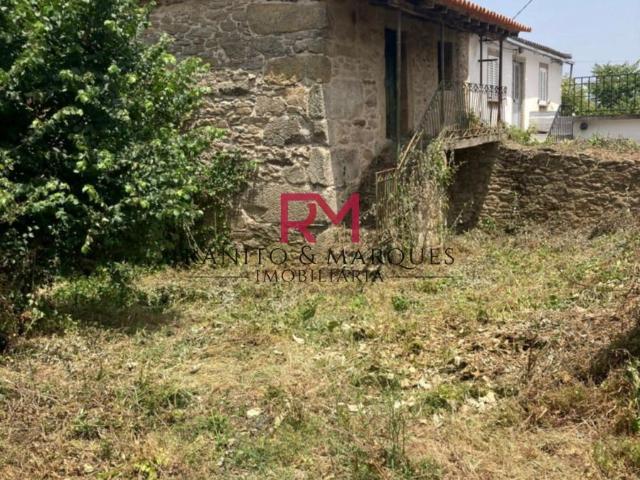 MORADIA EM PEDRA PARA REABILITAR EM MIRANDA DO DOURO, DISTRITO DE BRAGANÇA