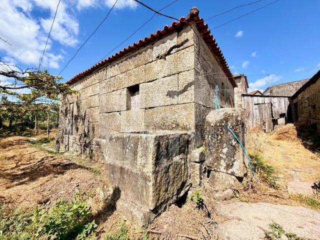 Moradia em pedra para reconstrução