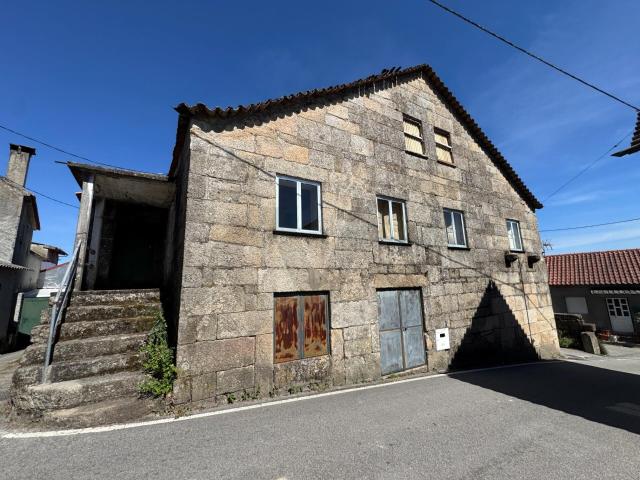 Moradia em Pedra para Reconstrução com Potencial Único – Falorca, Silgueiros