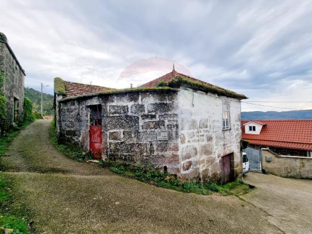 Moradia em pedra para restauro