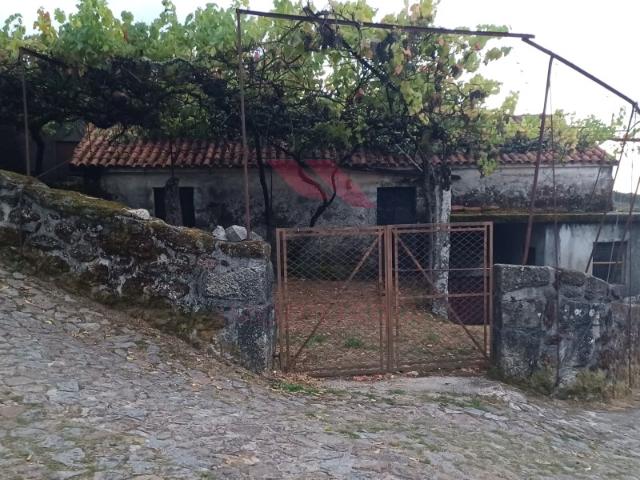 Moradia em Pedra para restauro