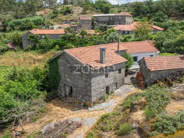 Moradia em pedra para restauro | 68 m²