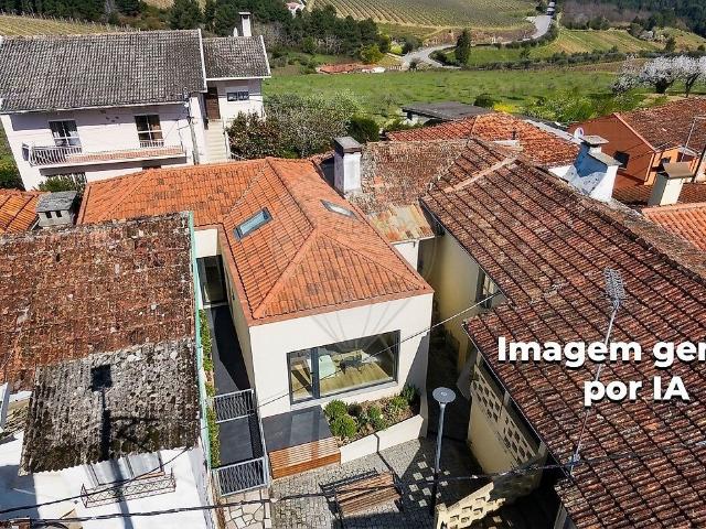 Moradia em Pedra para restauro, em Vilarinho de São Romão, Sabrosa, com 130 m2 de área bruta de construção