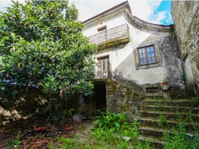 Moradia em pedra para restauro, para venda, situada em bela, Monção