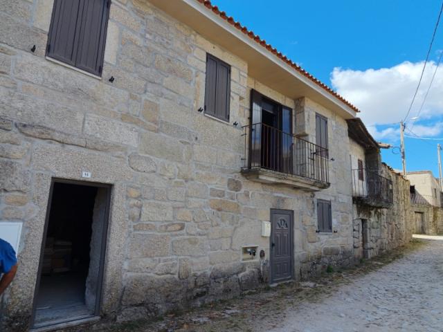 MORADIA EM PEDRA, PARA TERMINAR, PÓPULO
