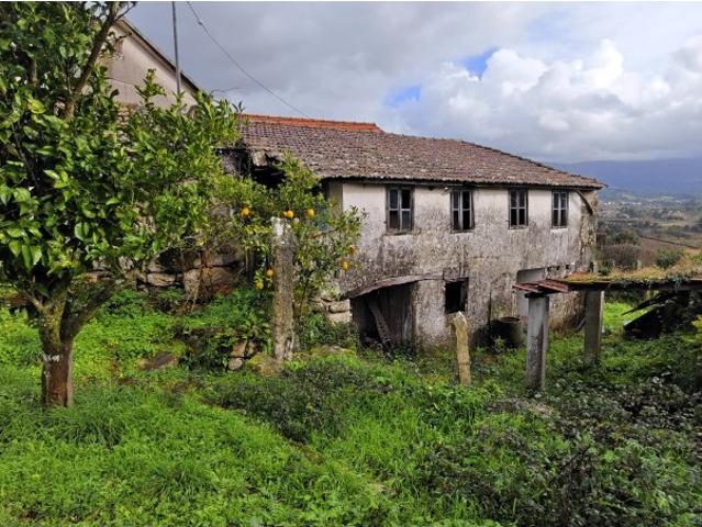 Moradia em pedra para venda, na freguesia de Barbeita, em Monção