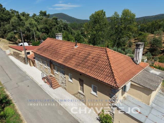Moradia em pedra recentemente restaurada implantada num terr. 135m² Nossa Senhora do Pranto