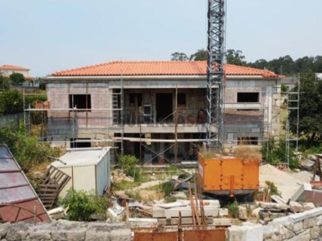 Moradia em Pedra T3 com Piscina Infinity Fiscal, Amares