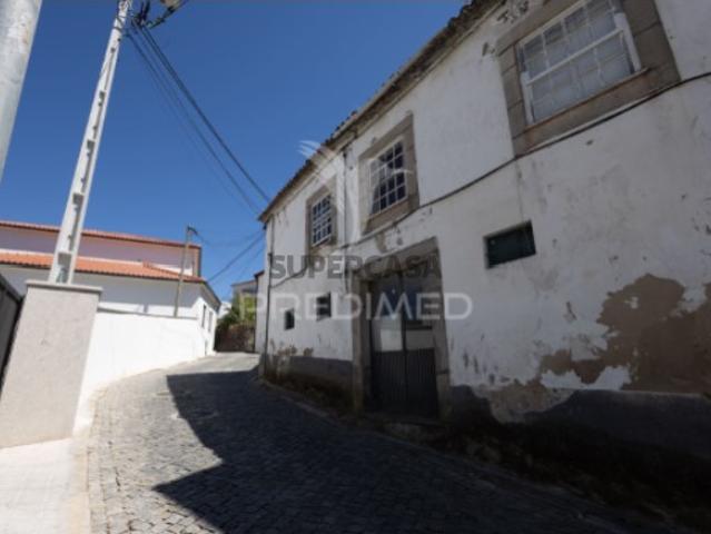 Moradia em Peso da Régua e Godim