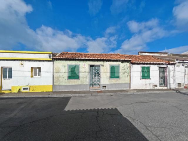 Moradia em Ruína com Vista Mar Oportunidade Única na Ribeira Seca
