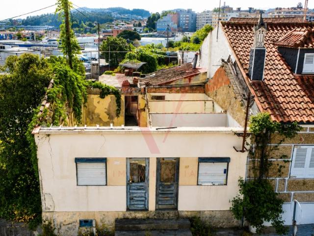 Moradia em ruína com grande potencial em Famalicão