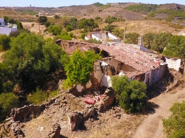 MORADIA EM RUINA COM JARDIM COM 233 M2 EM BOTELHAS CASTRO MARIM ALGARVE