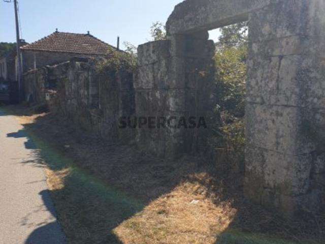 MORADIA EM RUÍNA PARA RECONSTRUIR A 5 MINUTOS DE VILA REAL