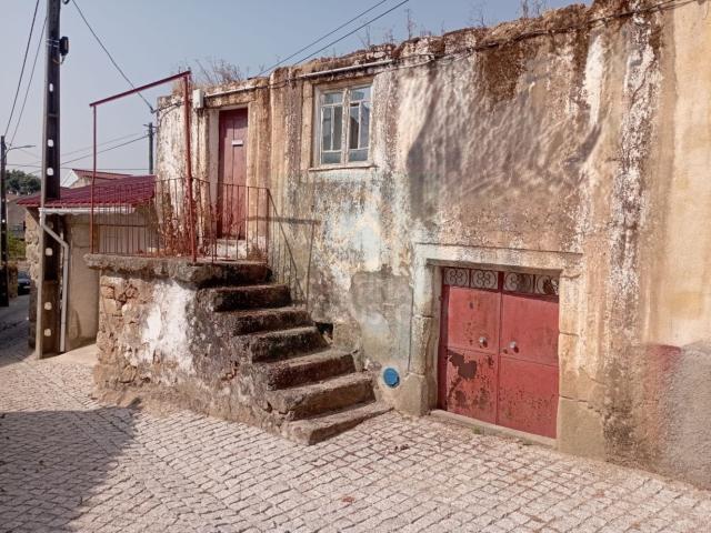 Moradia para venda em Tinalhas reconstrução total