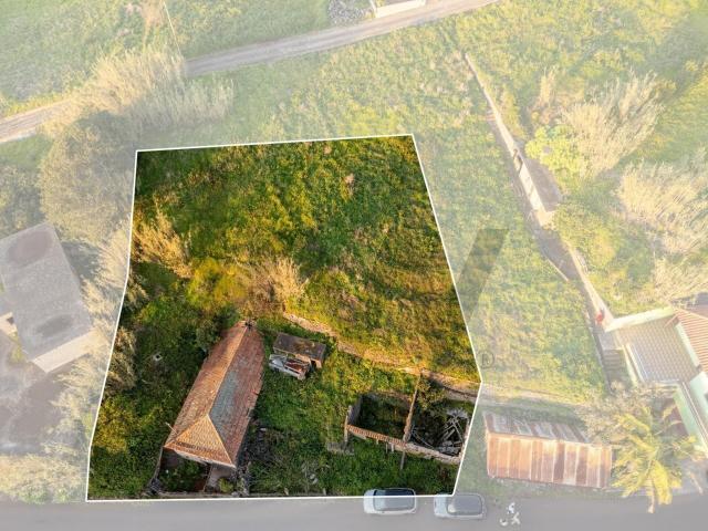 MORADIA EM RUINA + TERRENO 1.180 M2 PONTA DE PARGO