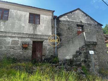 Moradia em Braga, Celorico de Basto, Ruína para reabilitação, com Terreno