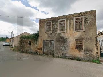 Moradia em ruinas com Terreno em Espargo!
