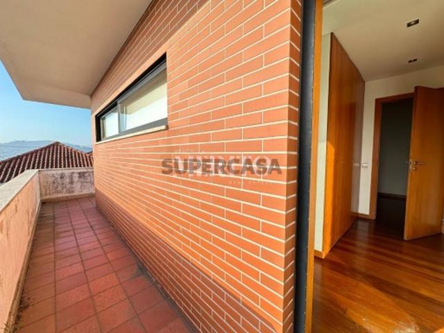 moradia em riba de ave
