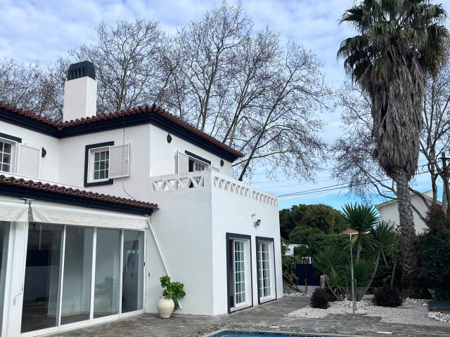 Moradia em S. João do Estoril com piscina