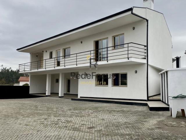 Moradia em Sanguedo, num terreno de 3.000 m2