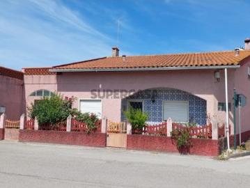 Moradia em Vieira de Leiria T4+2