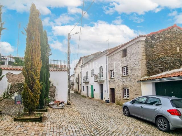 Moradia em xisto totalmente mobilada, próxima das Termas de Monfortinho