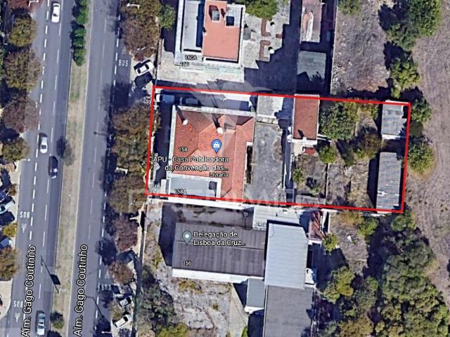 Moradia em zona nobre de Lisboa Av. Almirante Gago Coutinho