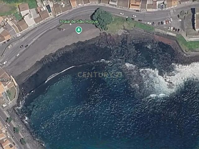 Moradia em 1.ª Linha de Mar com Acesso à Praia