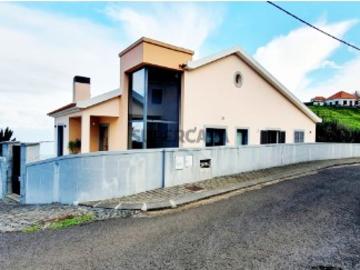 Moradia Encantadora com Vista Mar e Serra Um Refúgio de Tranquilidade e Conforto