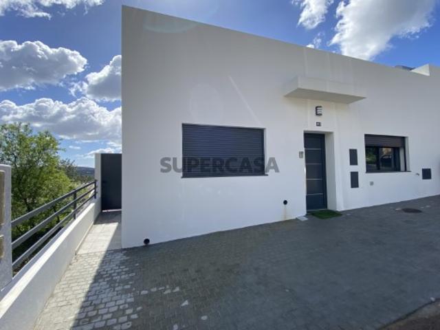 Moradia encantadora com Iluminação Natural e Vistas Incríveis para a Serra