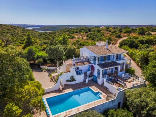 Moradia espaçosa com 4 quartos, piscina e garagem, com Vista para o Rio Arade e Silves