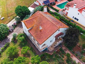 Moradia espaçosa com vistas de campo em Alter do Chão