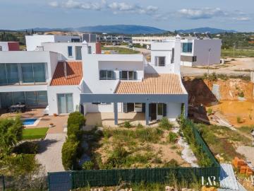 Moradia espaçosa com vistas de campo em Mexilhoeira Grande 254m² Mexilhoeira Grande