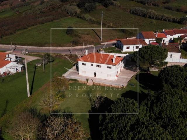 Moradia Espaçosa com Grande Terreno em Bacharela, Alcobaça